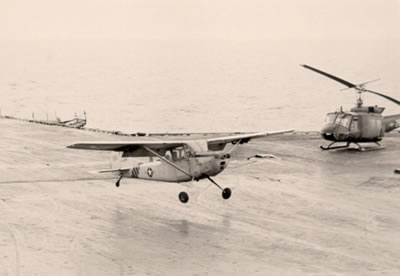 Major_Buang_lands_his_Cessna_O-1_on_USS_Midway